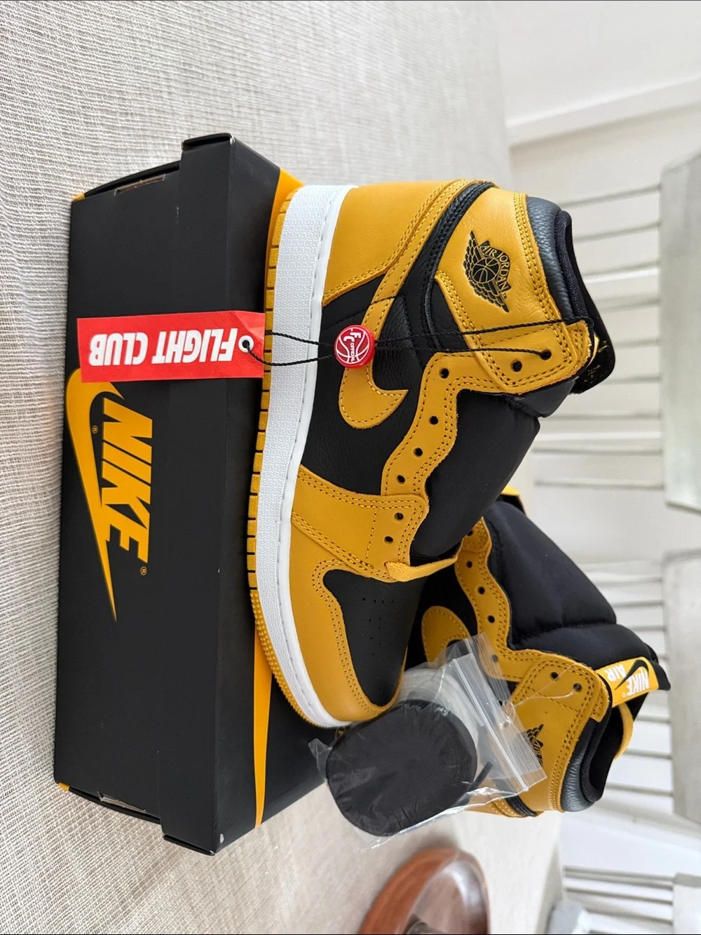 Nike kids size 6Y  High-Top Sneakers in Yellow and Black